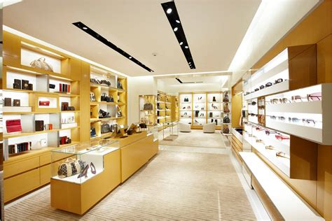 Shops with LOUIS VUITTON in Thessaloniki title